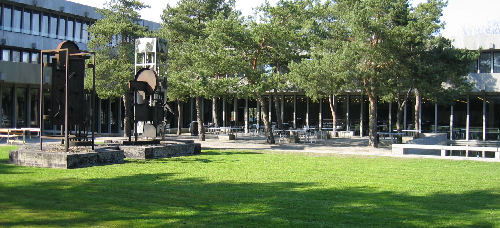 The DTU building in Konges Lyngby, sunny day with trees in the front of the building.