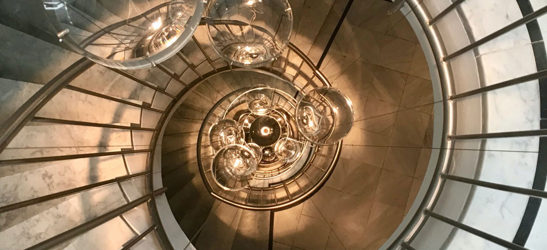 Lightbulbs in a circular staircase
