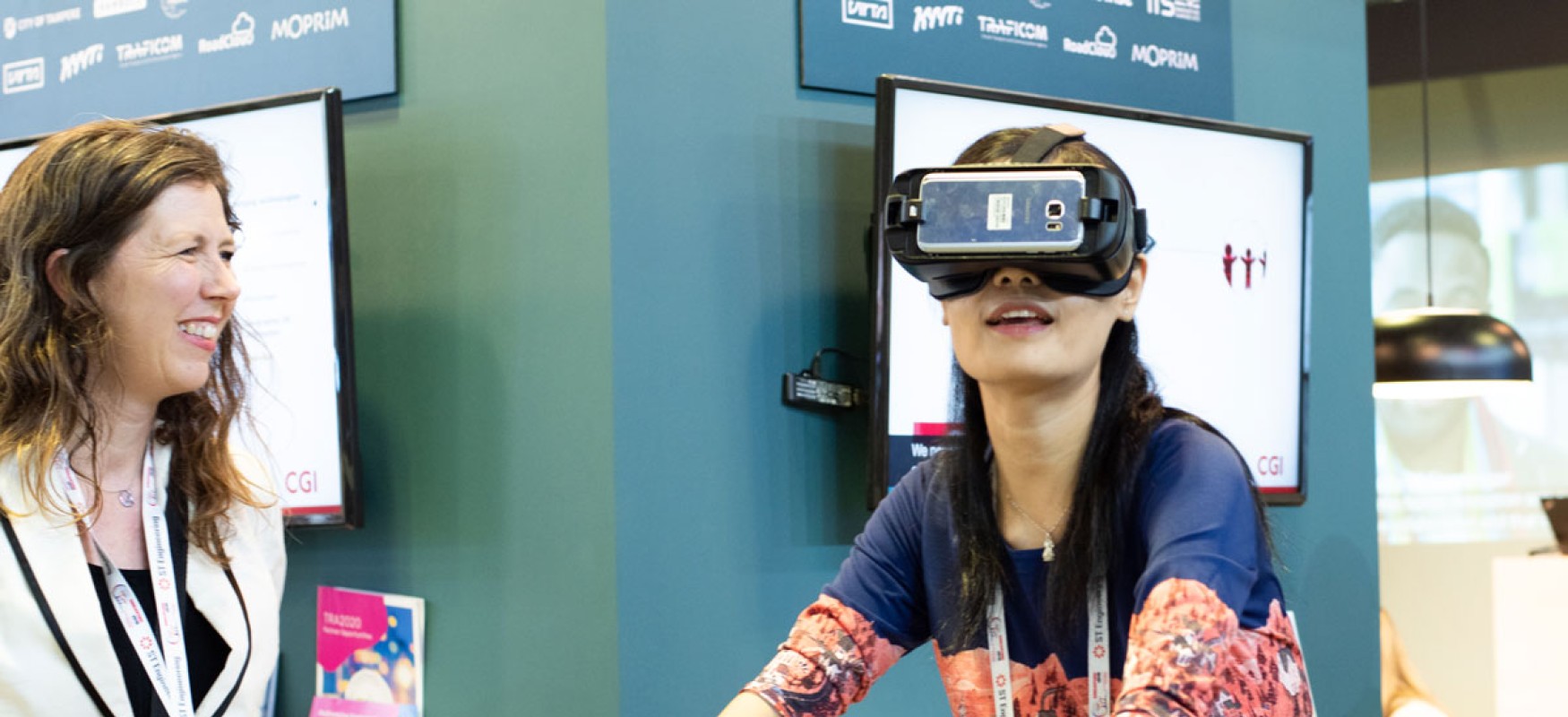Female visitor at the Nordic pavilion testing VR tech at ITS World Congress 2019 in Singapore.
