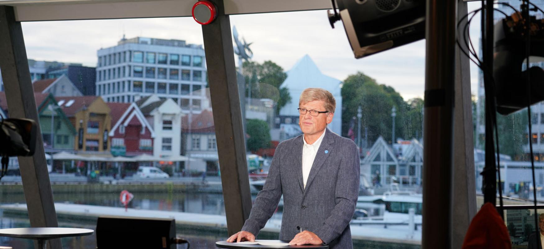 Svein Berg speaking in studio at the official Nordic Edge Expo 2021 opening.