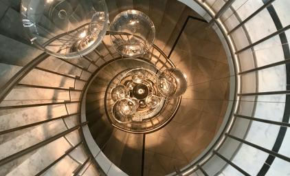 Lightbulbs in a circular staircase