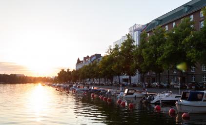 View of the water in helsinki, with boats and buildings to the right.