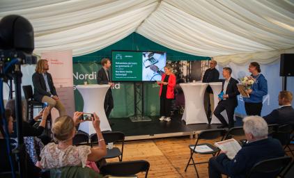 Kåring af vinderen af Nordic Health App Award på scenen i teltet 